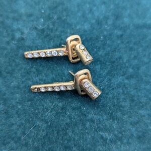 Vintage Elegant Gold tone Earrings 1983 JJ